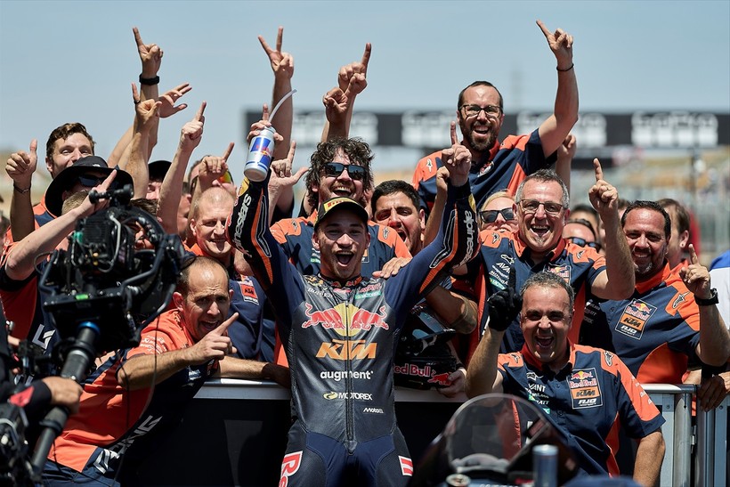 Deniz Öncü Moto2 Dünya Şampiyonası'nda İspanya etabını son metrede kazandı - Resim : 1