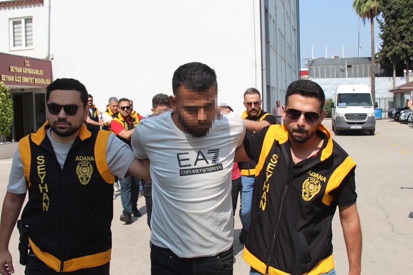 Okul yanında kumarhane açtılar: Tavandan cephanelik çıktı - Resim : 3