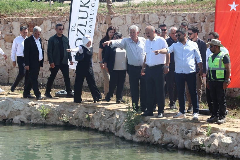 Batman'ın Kozluk ilçesinde, yaklaşık 3 bin yıllık Erzen Antik Kenti'nde yer alan balıklı göl...