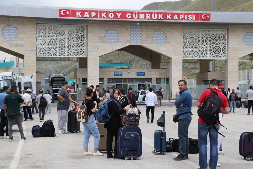 Van'dan Türkiye'ye giriş yapan İranlı turistler İsrail'e karşı intikam duygusu içinde - Resim: 1
