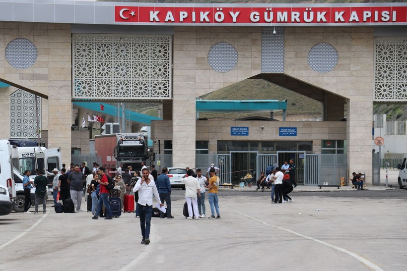 Van'dan Türkiye'ye giriş yapan İranlı turistler İsrail'e karşı intikam duygusu içinde - Resim: 3