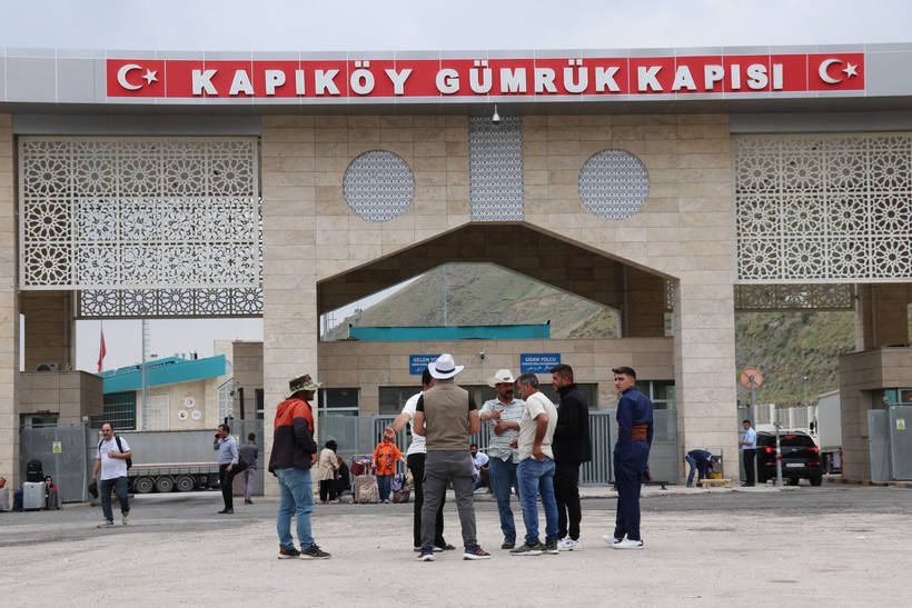 Van'dan Türkiye'ye giriş yapan İranlı turistler İsrail'e karşı intikam duygusu içinde - Resim: 5