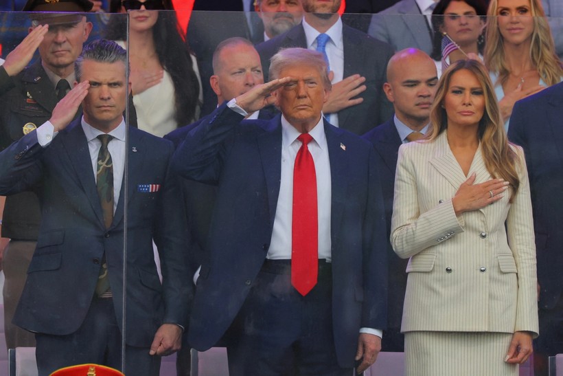 Trump’tan 79. yaşında askeri gövde gösterisi: Washington’da tartışmalı tören - Resim : 1