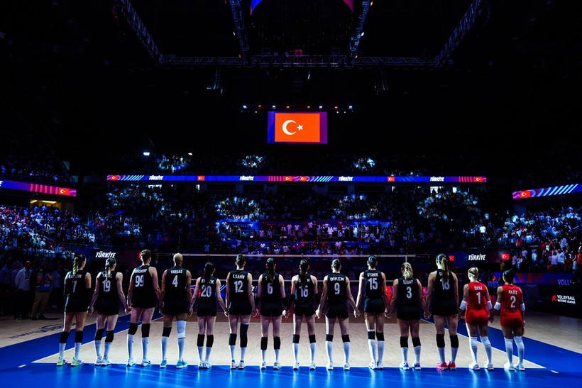 Filenin Sultanları İstanbul'da oynanan VNL maçında Kanada'yı 3-0 mağlup etti - Resim : 1