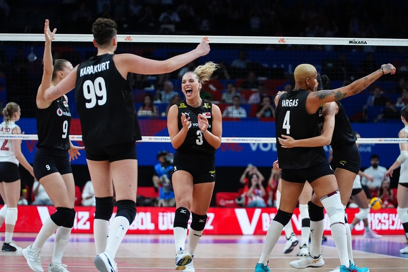 Filenin Sultanları İstanbul'da oynanan VNL maçında Kanada'yı 3-0 mağlup etti - Resim : 2