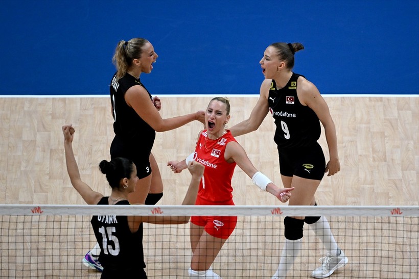 Filenin Sultanları İstanbul'da oynanan VNL maçında Kanada'yı 3-0 mağlup etti - Resim : 5