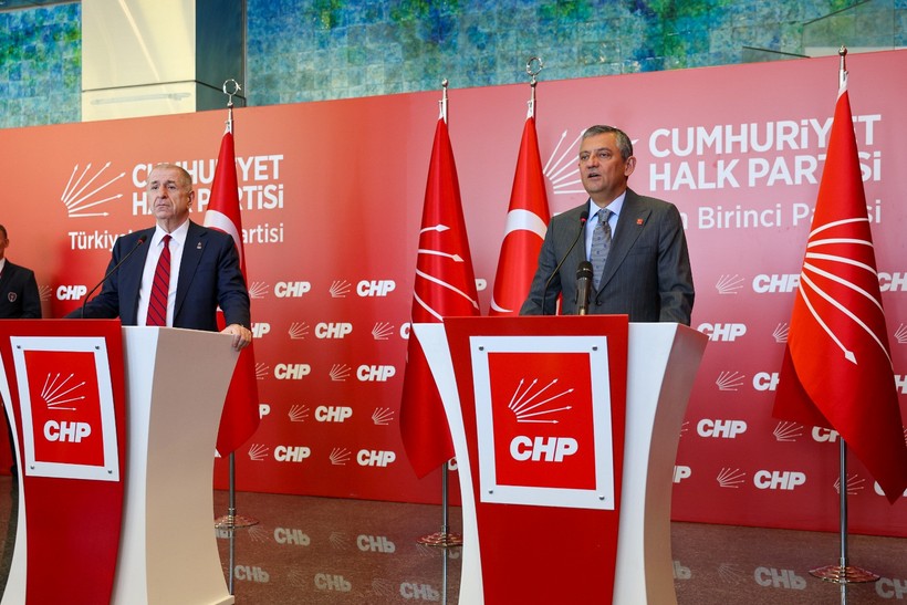 Ümit Özdağ ilk ziyaretini Özgür Özel'e yaptı - Resim : 3