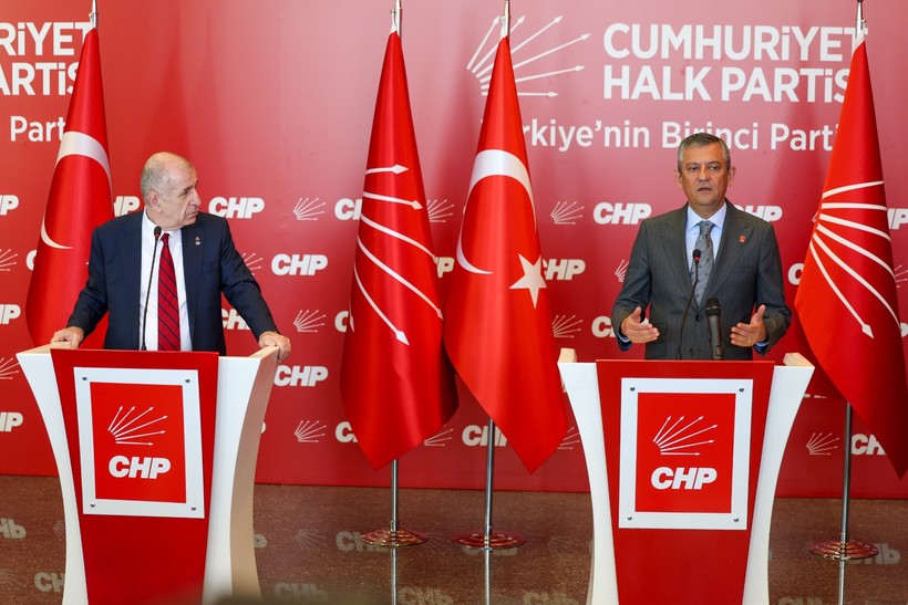 Ümit Özdağ ilk ziyaretini Özgür Özel'e yaptı - Resim : 2