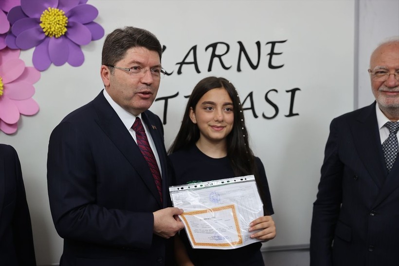 Okullarda karne heyecanı! Yaklaşık 20 milyon öğrenci yaz tatiline girdi - Resim: 11