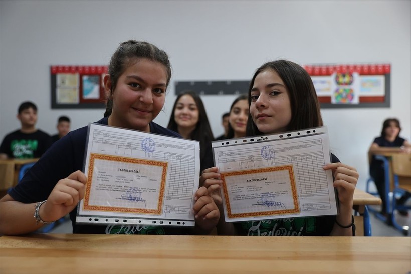 Okullarda karne heyecanı! Yaklaşık 20 milyon öğrenci yaz tatiline girdi - Resim: 12