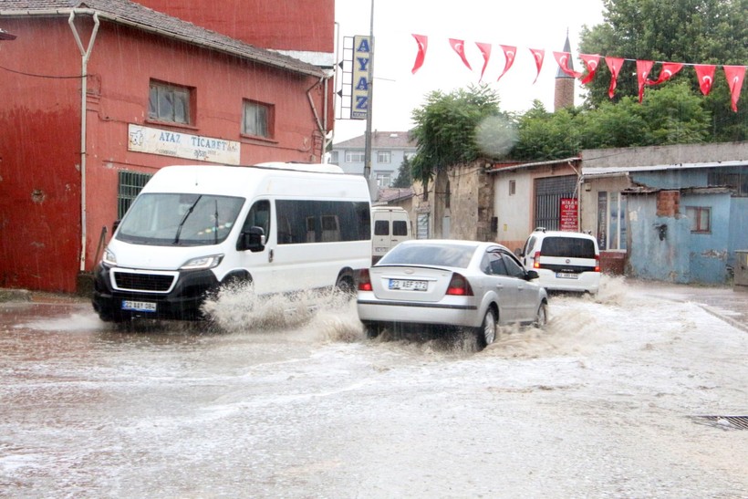 Edirne'de haziran ayında sağanak: Yollar göle döndü - Resim: 7