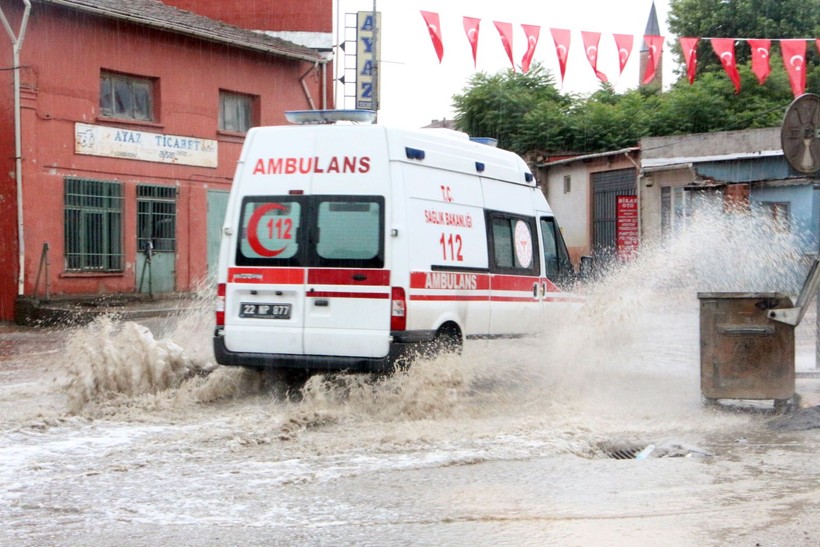 Edirne'de haziran ayında sağanak: Yollar göle döndü - Resim: 9