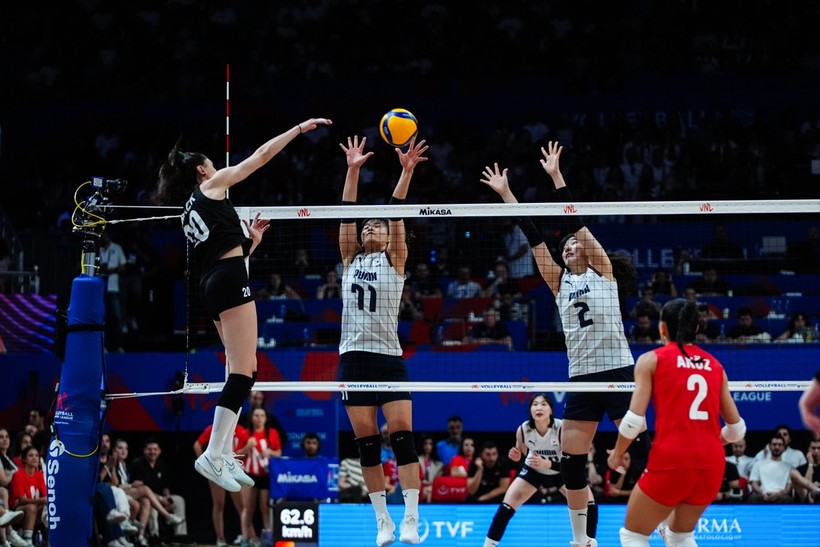 Filenin Sultanları VNL'de İstanbul'daki 3. maçta Güney Kore'yi 3-0 mağlup etti - Resim : 3