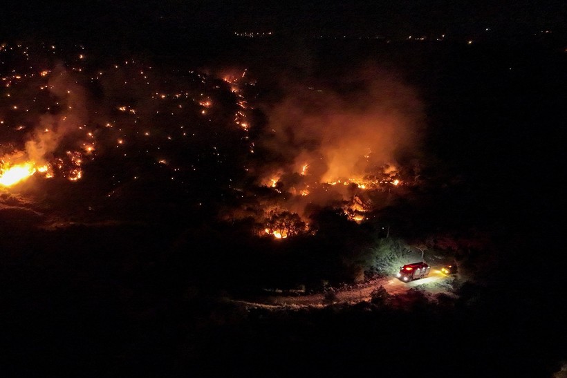 Aliağa'daki yangın Foça’ya sıçradı: Bazı evler tahliye edildi - Resim : 4