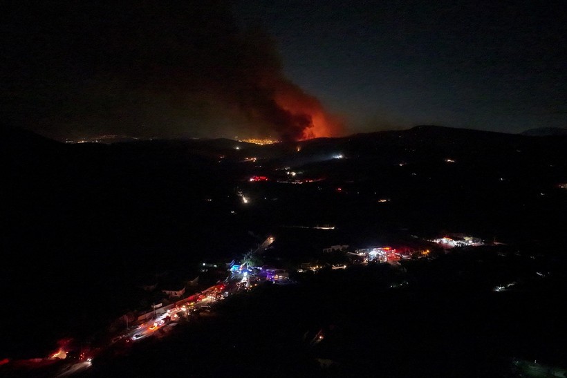 Aliağa'daki yangın Foça’ya sıçradı: Bazı evler tahliye edildi - Resim : 3