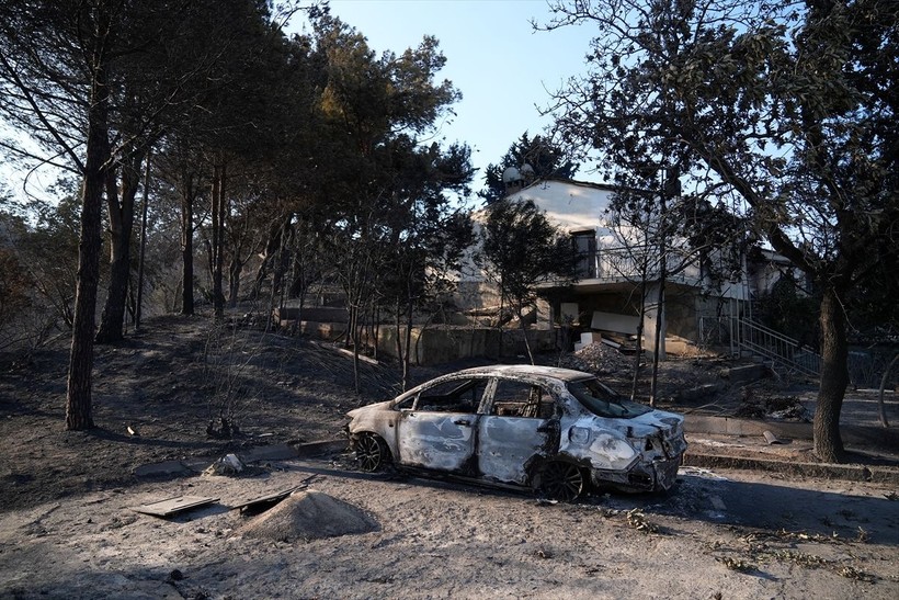 İzmir'de orman yangını felaketi! Tahliye edilen evler alev alev yandı, hasarın boyutu gün ağarınca gözler önüne serildi - Resim: 22