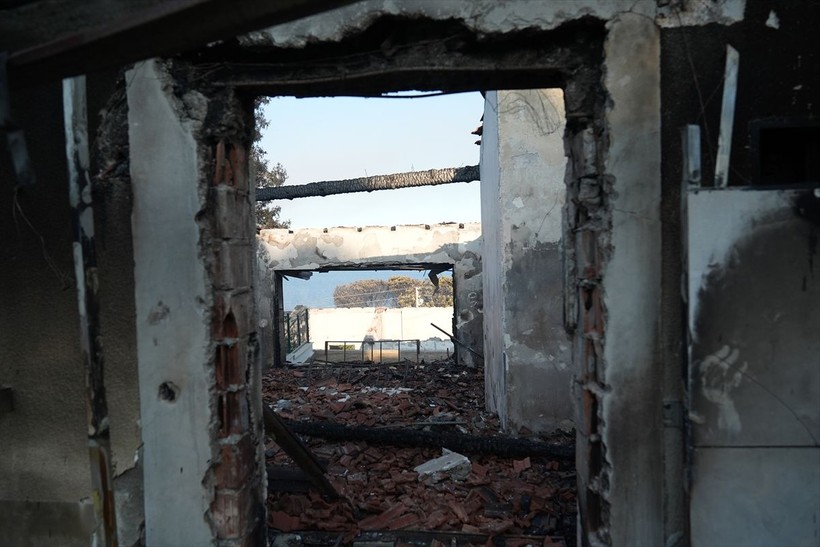 İzmir'de orman yangını felaketi! Tahliye edilen evler alev alev yandı, hasarın boyutu gün ağarınca gözler önüne serildi - Resim: 21