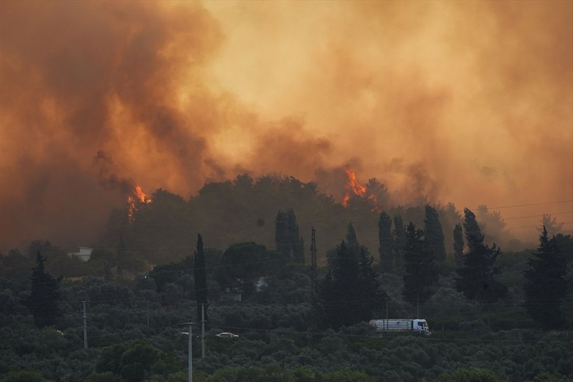 İzmir Seferihisar'da orman yangını! Felaketin büyüklüğünü gösteren kareler - Resim: 11