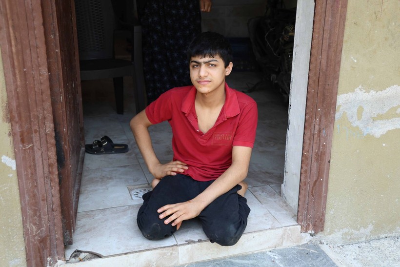 Adana'da tekerlekli sandalyesi çalınan Enes emekleyerek gezmek zorunda kaldı - Resim: 2
