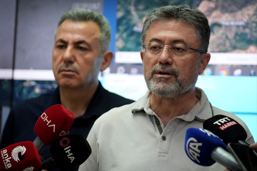 Bakan Yumaklı orman yangınlarında son durumu bildirdi: 6'sı devam ediyor - Resim : 1