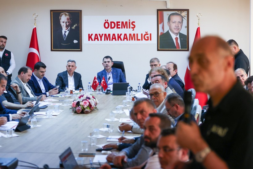 Bakan Kurum Ödemiş’te orman yangını koordinasyon toplantısına başkanlık etti - Resim : 1