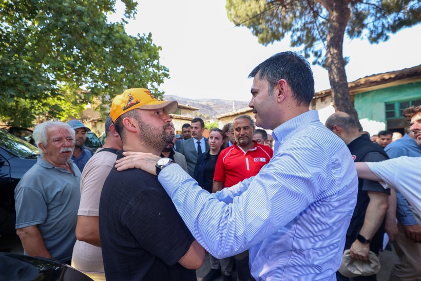 Bakan Murat Kurum, orman yangınında zarar gören köyleri ziyaret etti - Resim : 2