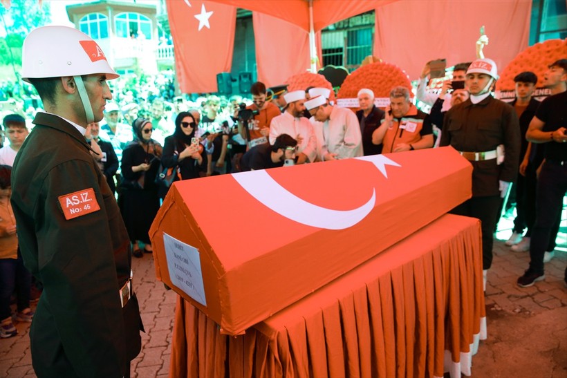 Türkiye kahramanlarına veda ediyor! - Resim : 14