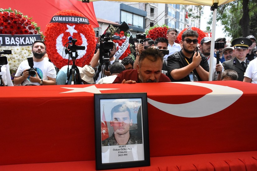 Türkiye kahramanlarına veda ediyor! - Resim : 10