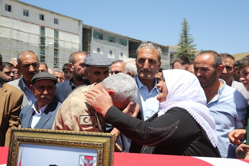 Türkiye kahramanlarına veda ediyor! - Resim : 12