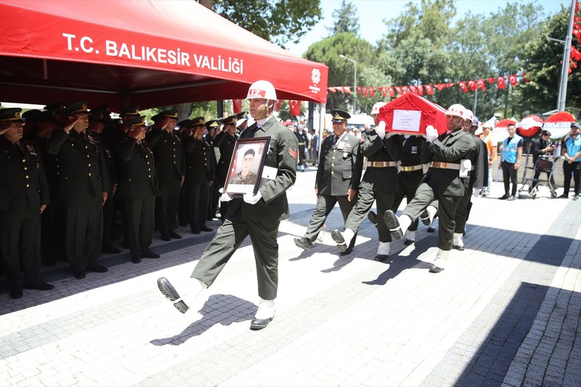 Türkiye kahramanlarına veda ediyor! - Resim : 3