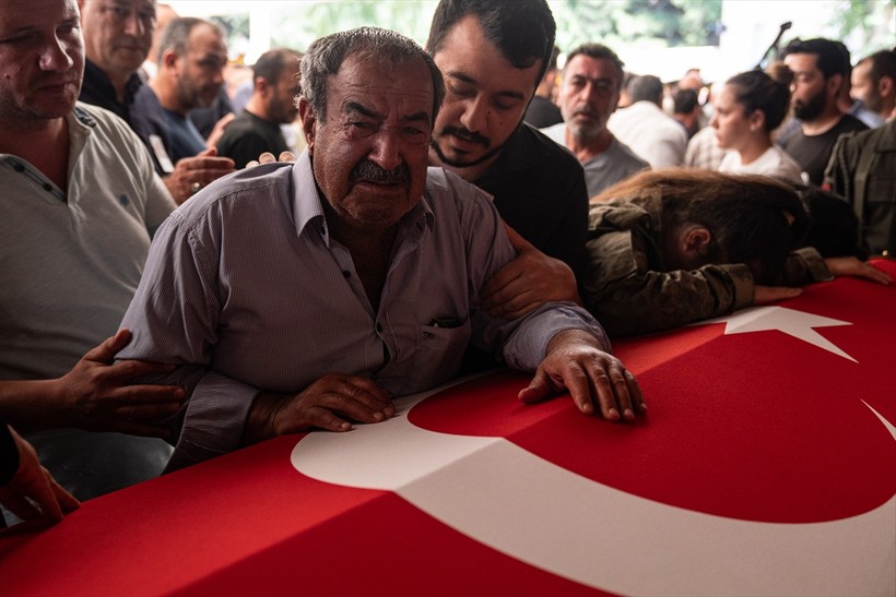 Türkiye kahramanlarına veda ediyor! - Resim : 16