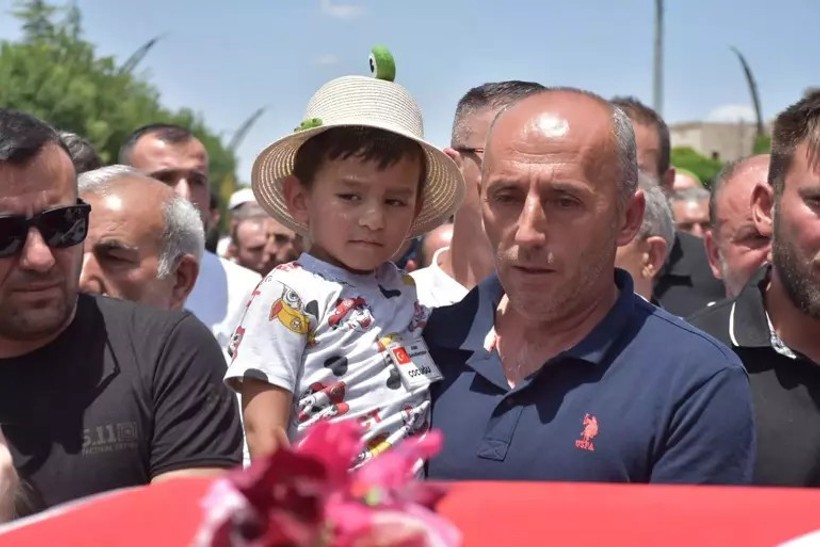 Türkiye kahramanlarına veda ediyor! - Resim : 11