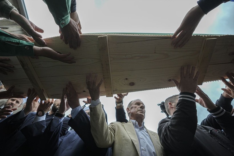 Srebrenitsa Soykırımı’nın 30’uncu yılında toprağa verilecek 7 cenaze, gözyaşlarıyla karşılandı - Resim: 9