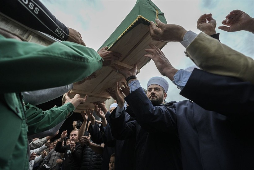 Srebrenitsa Soykırımı’nın 30’uncu yılında toprağa verilecek 7 cenaze, gözyaşlarıyla karşılandı - Resim: 11