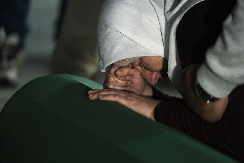Srebrenitsa Soykırımı’nın 30’uncu yılında toprağa verilecek 7 cenaze, gözyaşlarıyla karşılandı - Resim: 18