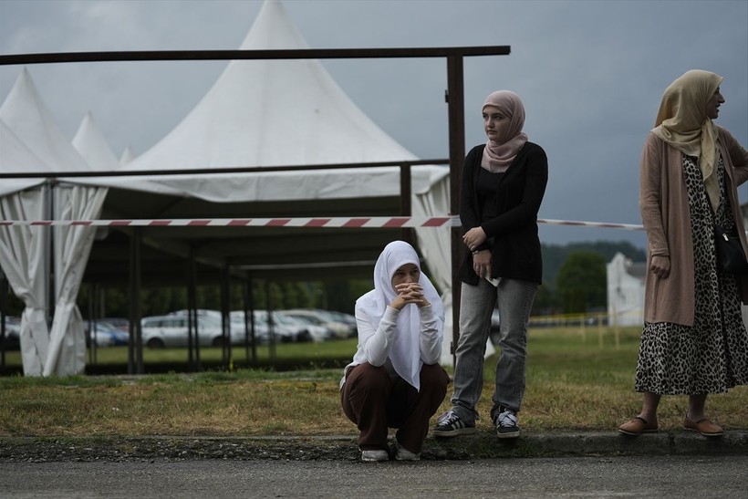 Srebrenitsa Soykırımı’nın 30’uncu yılında toprağa verilecek 7 cenaze, gözyaşlarıyla karşılandı - Resim: 19