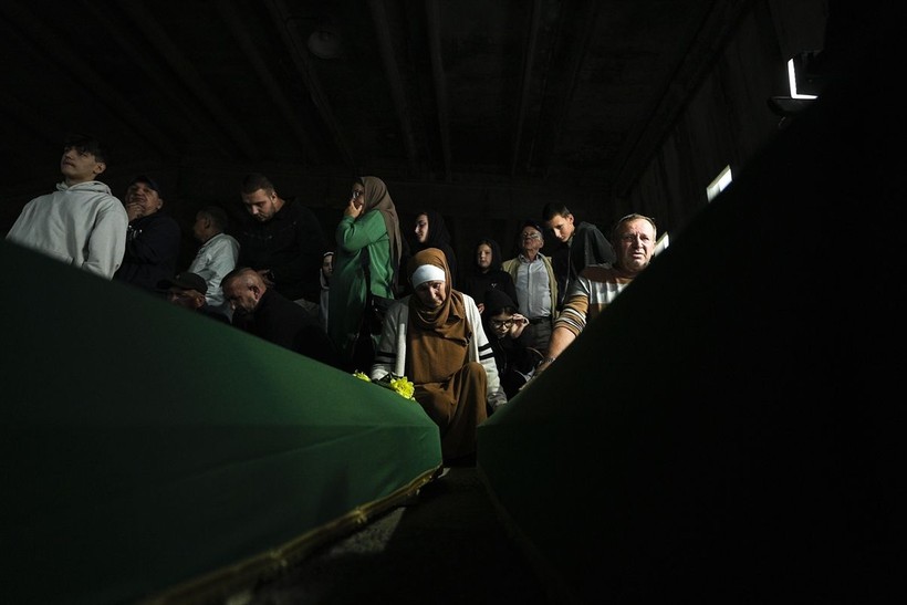 Srebrenitsa Soykırımı’nın 30’uncu yılında toprağa verilecek 7 cenaze, gözyaşlarıyla karşılandı - Resim: 20