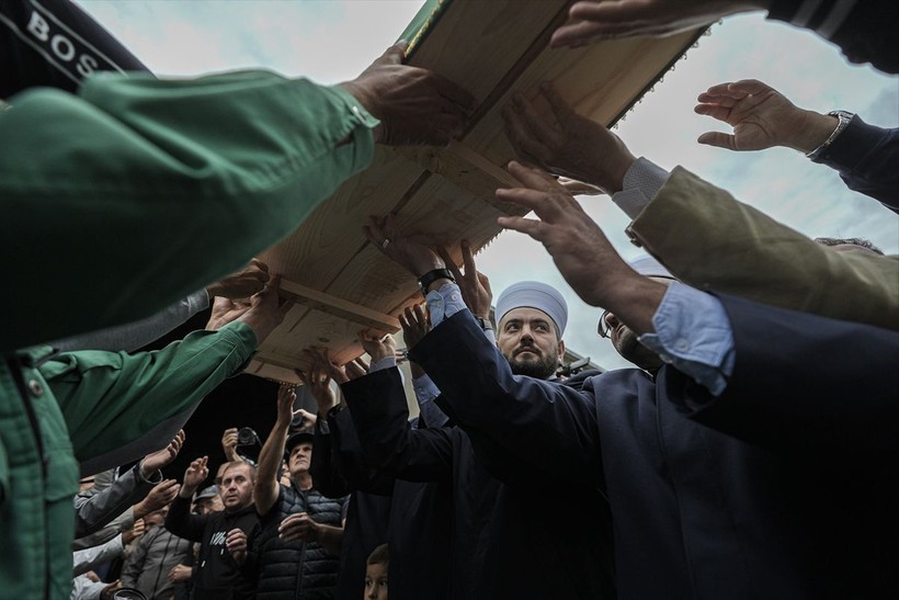 Srebrenitsa Soykırımı’nın 30’uncu yılında toprağa verilecek 7 cenaze, gözyaşlarıyla karşılandı - Resim: 21