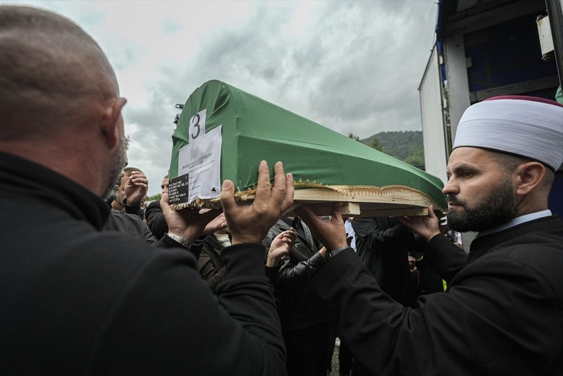 Srebrenitsa Soykırımı’nın 30’uncu yılında toprağa verilecek 7 cenaze, gözyaşlarıyla karşılandı - Resim: 23