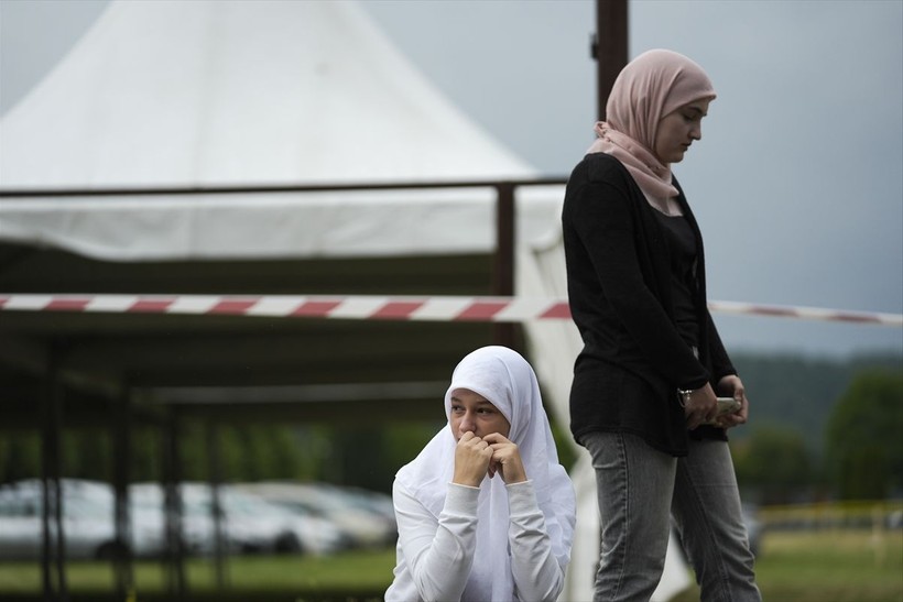 Srebrenitsa Soykırımı’nın 30’uncu yılında toprağa verilecek 7 cenaze, gözyaşlarıyla karşılandı - Resim: 24