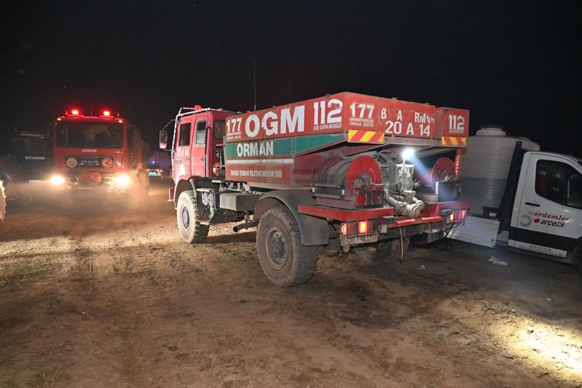 Manisa ve Uşak'ta orman yangını! Evler tahliye edildi, büyümeden söndürüldü - Resim: 7