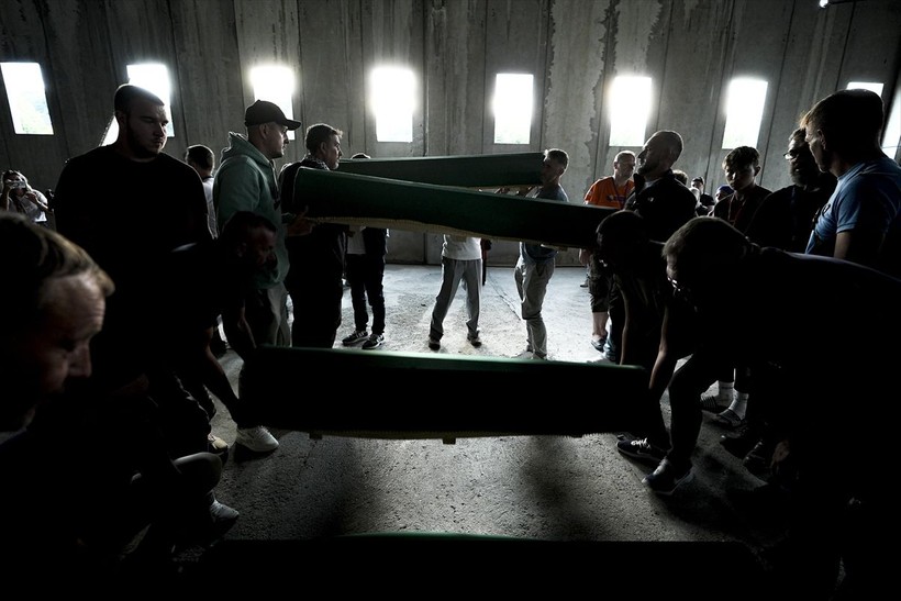 Srebrenitsa soykırımının 30. yıl dönümü! 7 kurbanın cenazesi anıt mezarlığa taşındı - Resim: 6