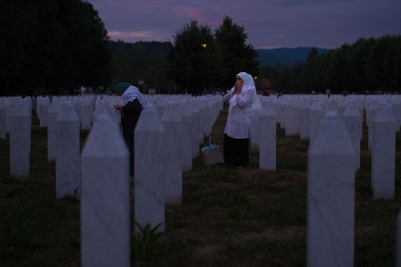 Srebrenitsa soykırımının 30. yıl dönümü! 7 kurbanın cenazesi anıt mezarlığa taşındı - Resim: 3
