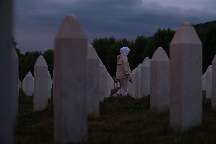 Srebrenitsa soykırımının 30. yıl dönümü! 7 kurbanın cenazesi anıt mezarlığa taşındı - Resim: 2