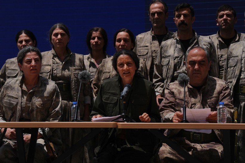 Tarihi anların görüntüleri: Terör örgütü PKK silahları yaktı! İşte o anlar... - Resim: 13