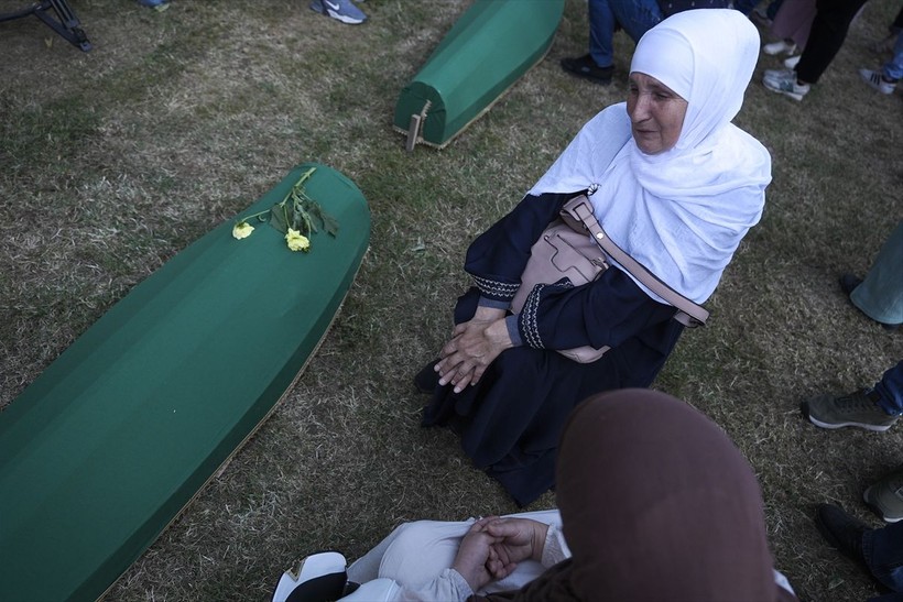 Srebrenitsa soykırımının 30. yıl dönümü! 7 kurbanın cenazesi anıt mezarlığa taşındı - Resim: 18
