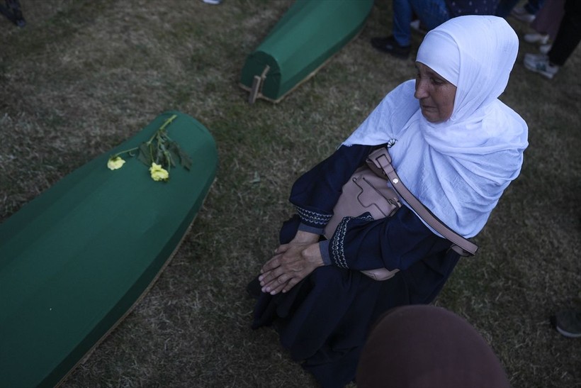 Srebrenitsa soykırımının 30. yıl dönümü! 7 kurbanın cenazesi anıt mezarlığa taşındı - Resim: 9
