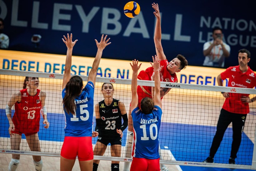 Filenin Sultanları VNL'de 2. mağlubiyetini aldı! Çekya'ya 3-1 yenildi - Resim : 1