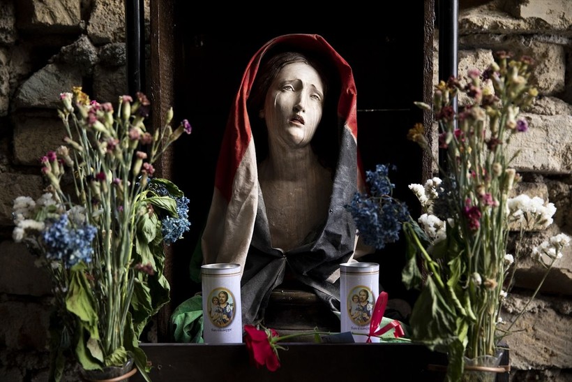 Napoli’de Madonna heykeli Filistinli kadına dönüştürüldü - Resim: 3
