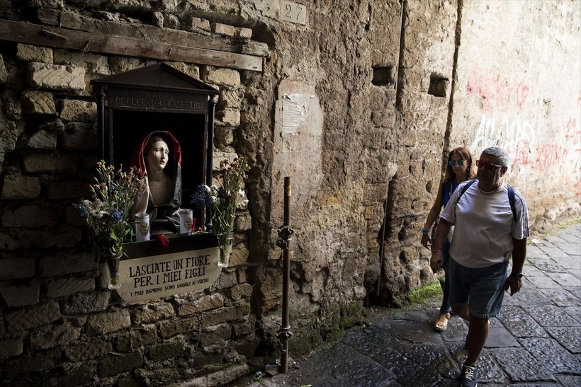 Napoli’de Madonna heykeli Filistinli kadına dönüştürüldü - Resim: 6